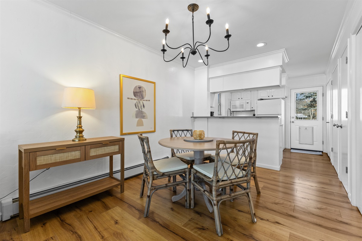 Dining area | Dining table for 4