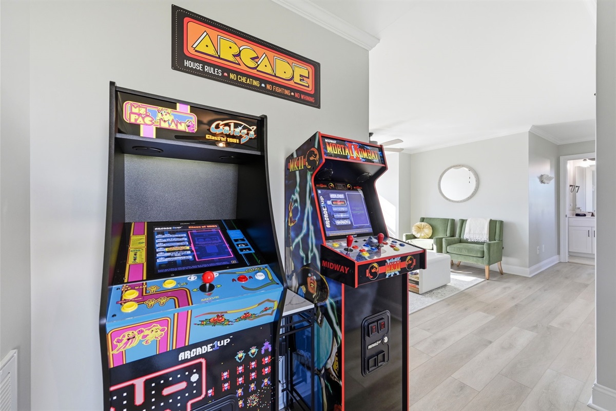 Retro arcade fun meets coastal getaway vibes at Breeze on the Bay!