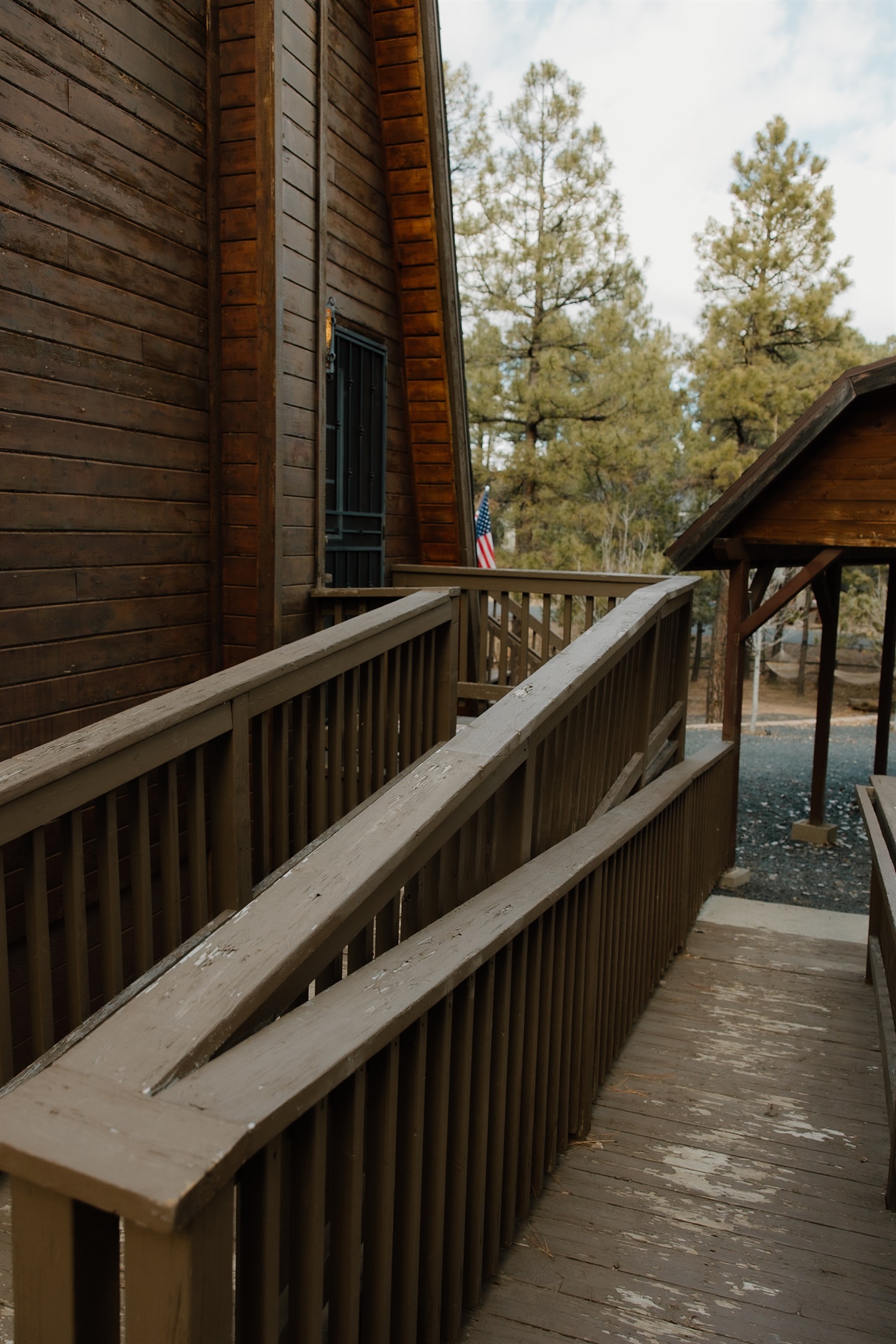 Handicap accessible Show Low cabin with ramp from carport to entrance—easy luggage access and wheelchair friendly. Spacious deck overlooks ponderosa pines in this pet-friendly White Mountains retreat. Perfect for families seeking accessible outdoor getawa