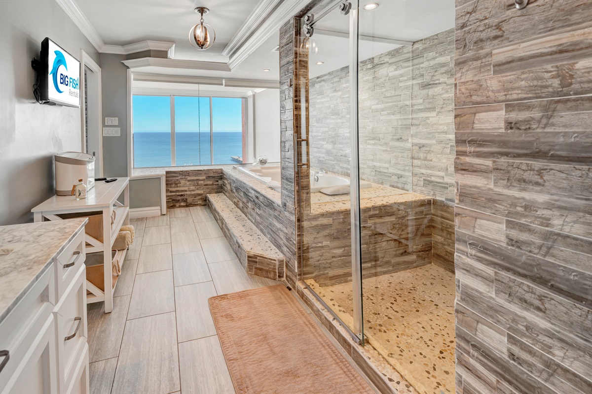 Bathroom with Amazing Views!