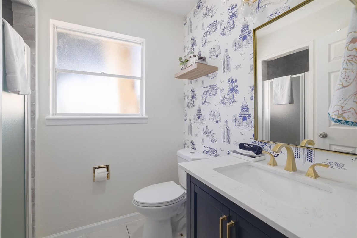 Fresh, bright, and thoughtfully styled, this downstairs bathroom offers a polished space to refresh and recharge. Elegant finishes and playful designer touches add a little extra charm to your stay.