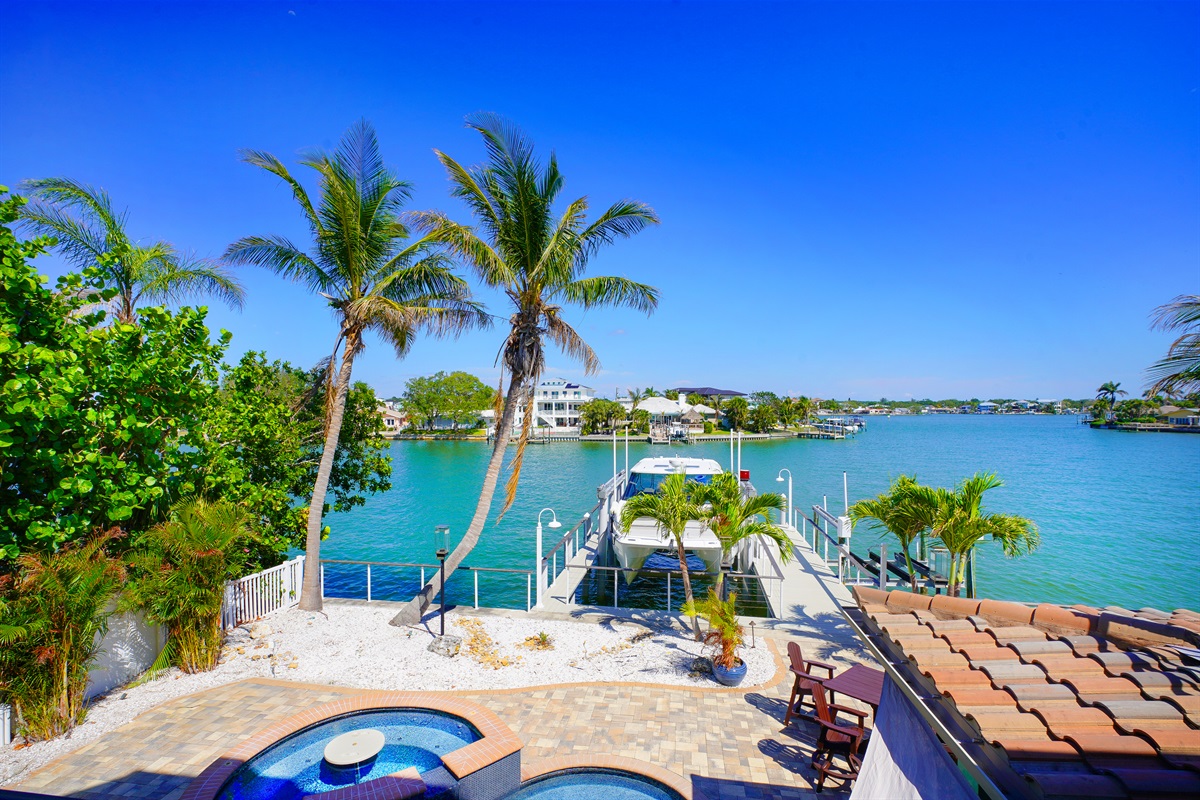 Tie up your own boat to fully enjoy all IRB offers on the Gulf.