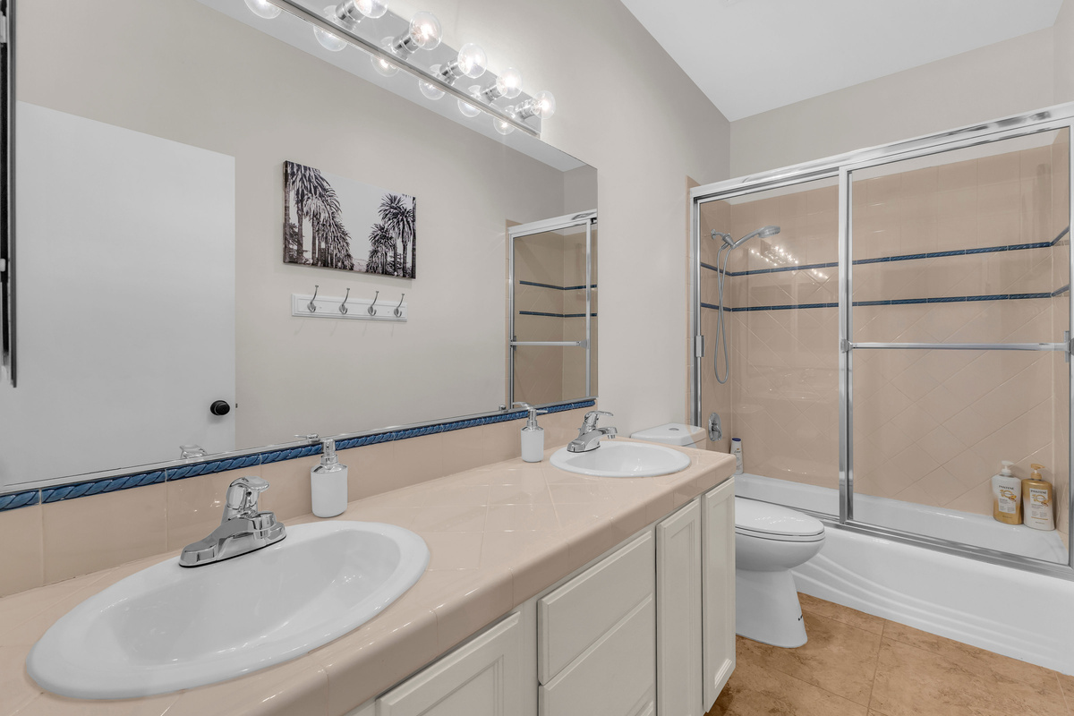 2nd floor bathroom 
