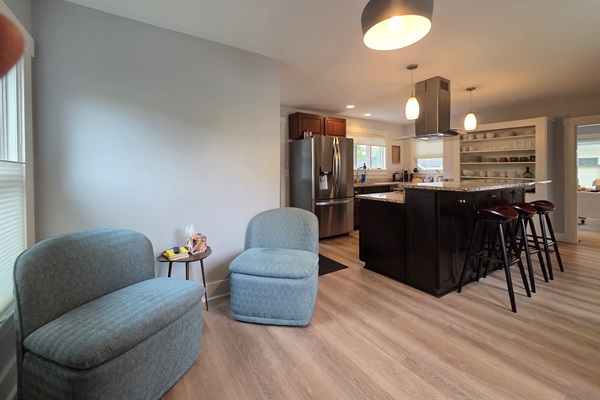 Kitchen Sitting / TV Area