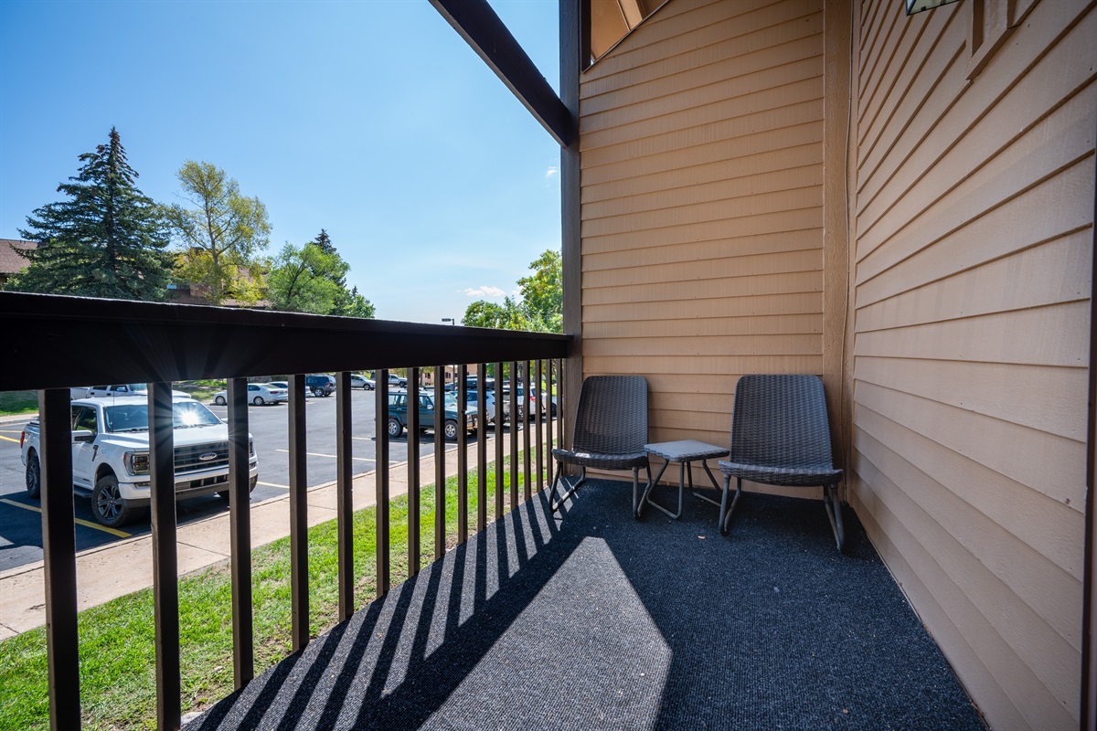 Covered balcony – enjoy fresh mountain air year-round.