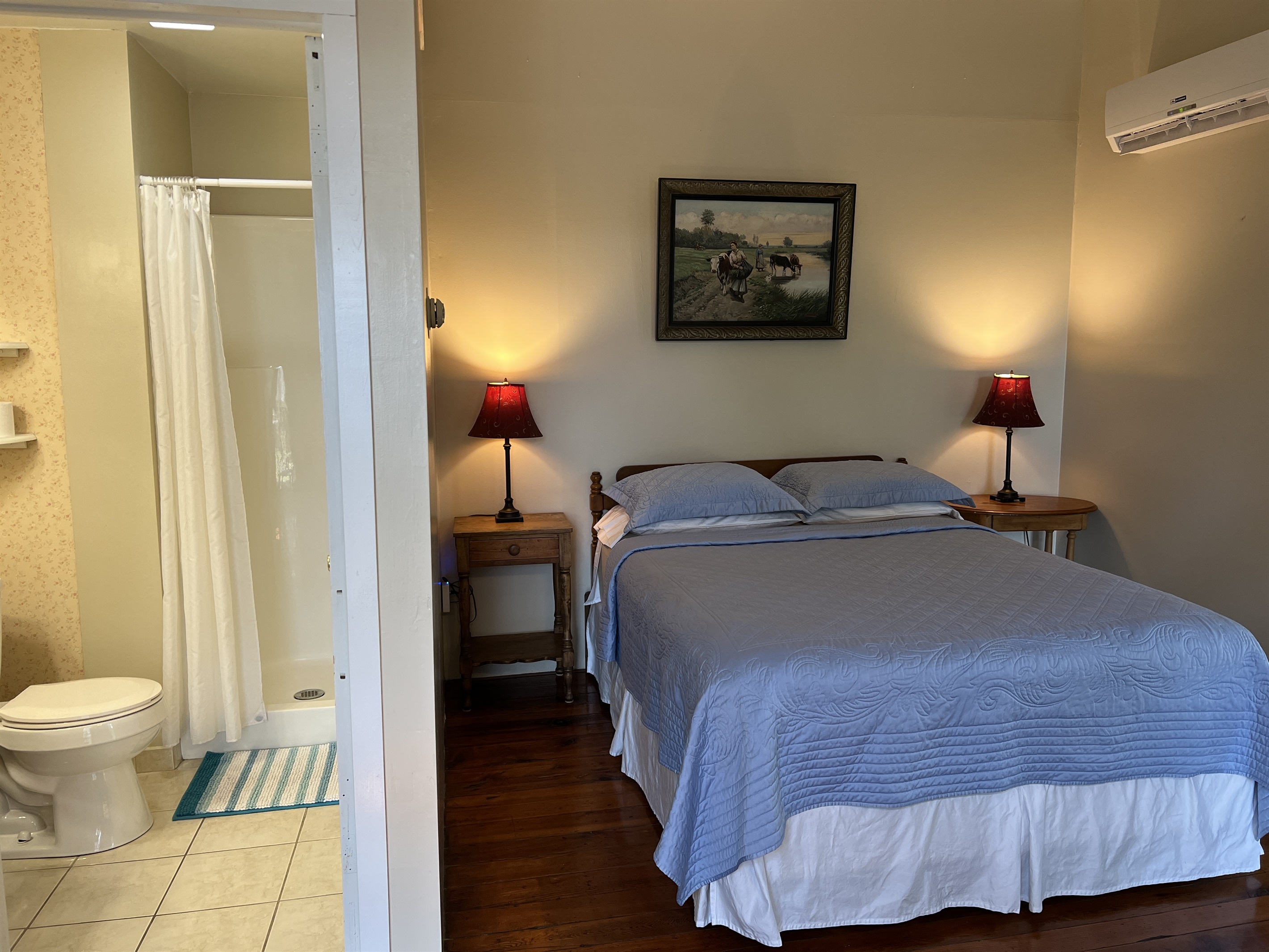 1860 Spencer House  - 1st floor bedroom #1 w/ Queen, en-suite full bathroom.