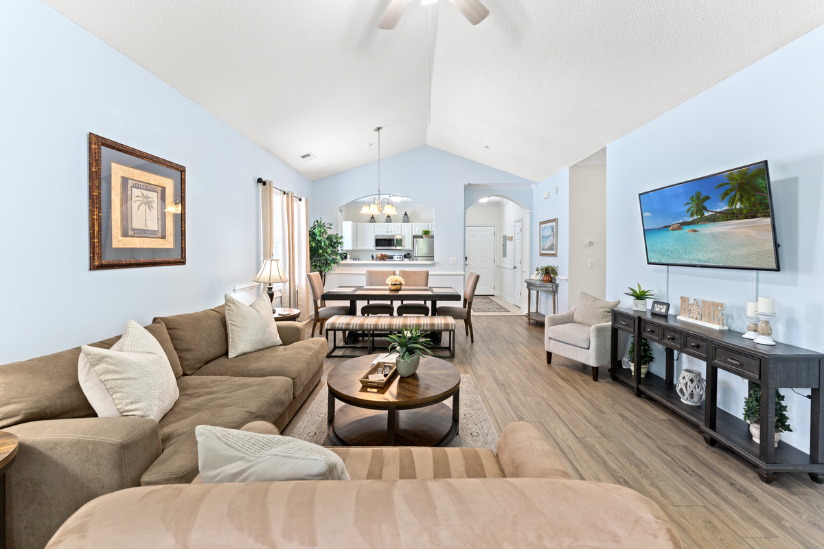 Living Room w/ large flatscreen TV