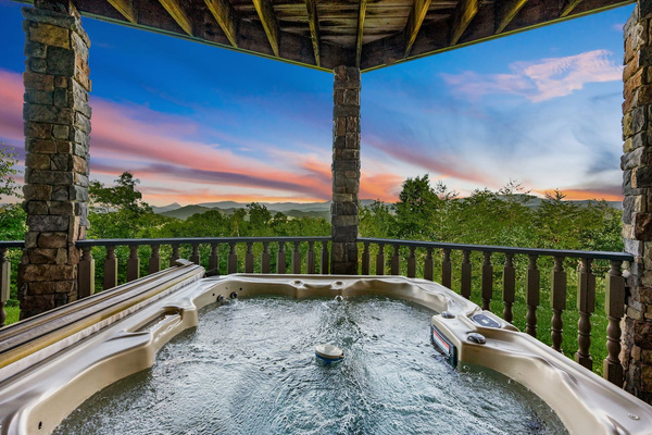 Hot tub with a view, Majestica Lodge