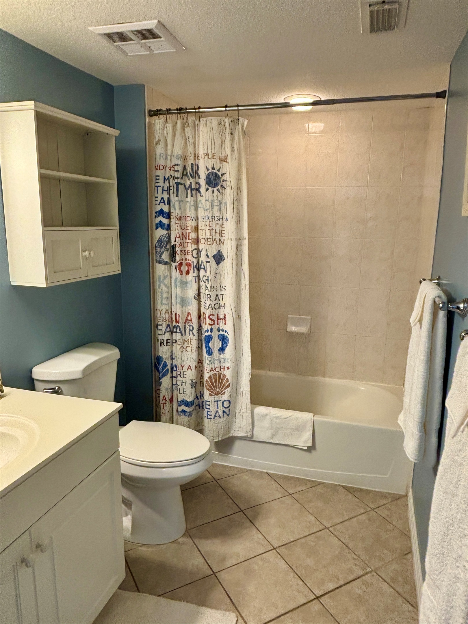 2nd bathroom with access from hall and 2nd bedroom