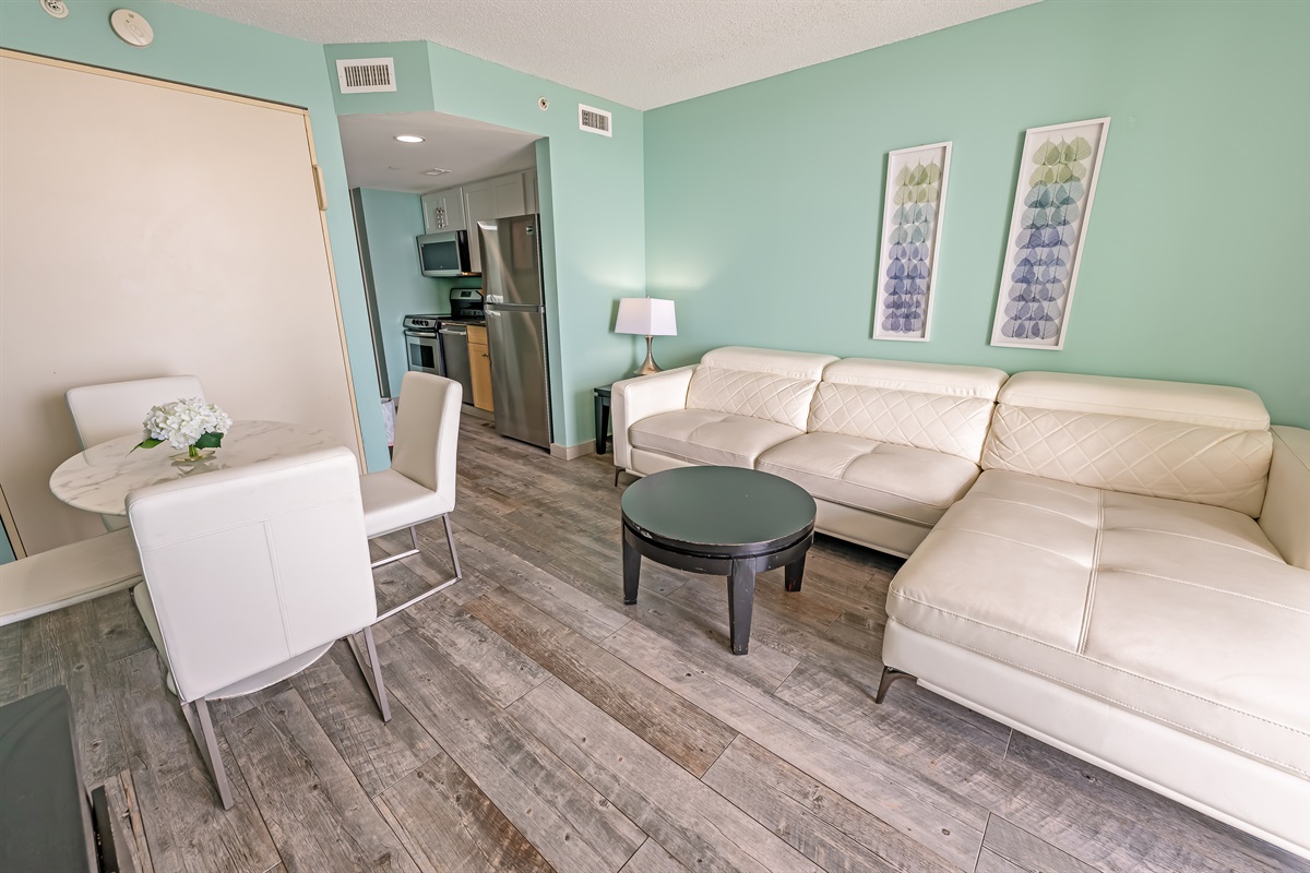 Living Room with Stunning Views🌊☀️
