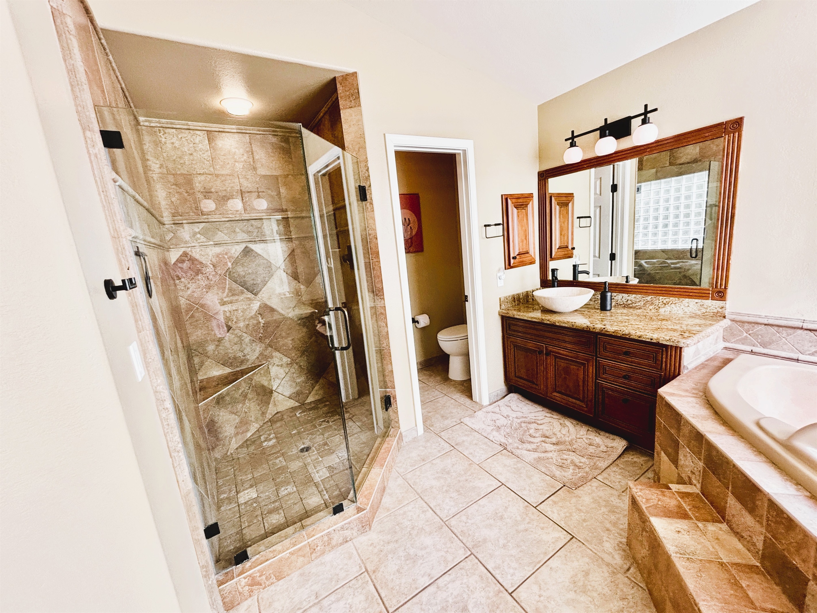 Primary ensuite bathroom with walk in closet, shower and tub (Jets out of order)