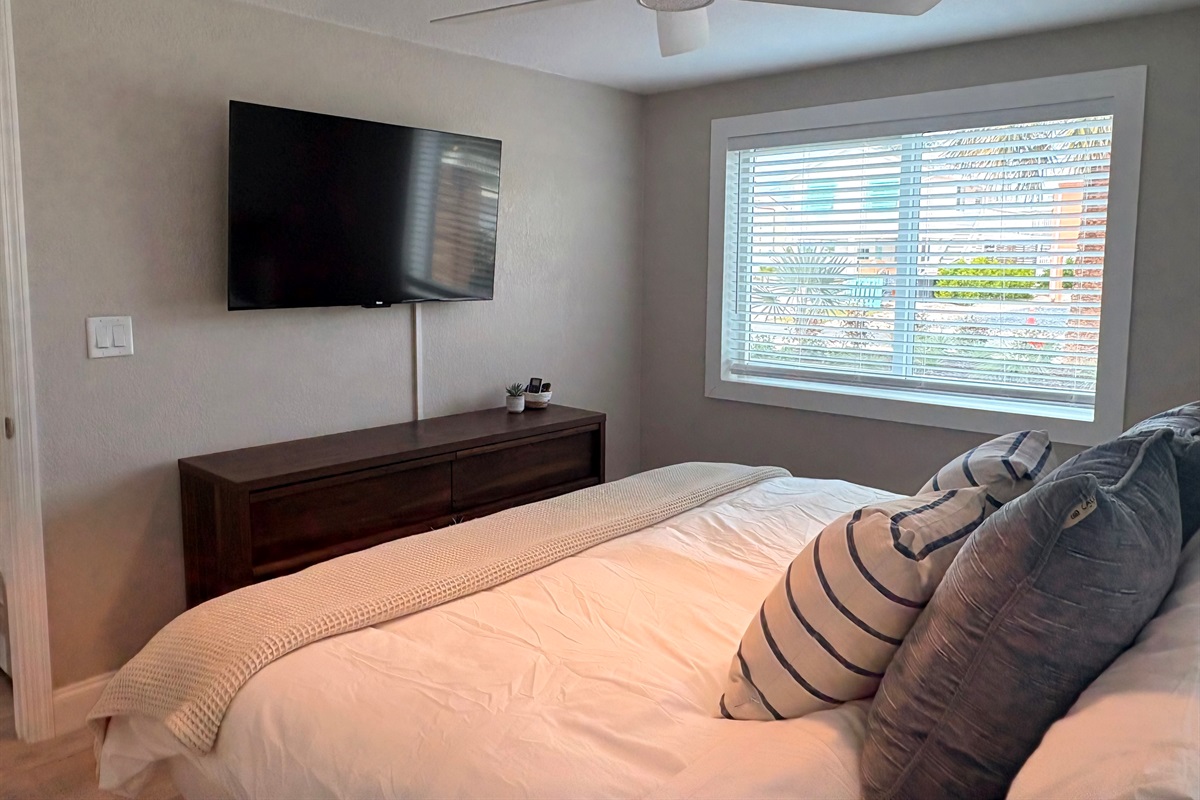 Tide (garden level) Bedroom 1 King TV