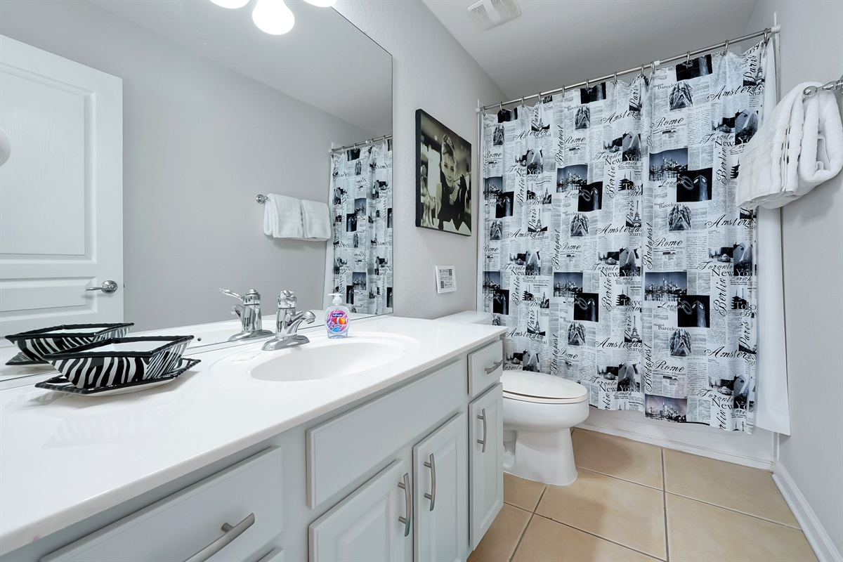 Pink bedroom's own bathroom