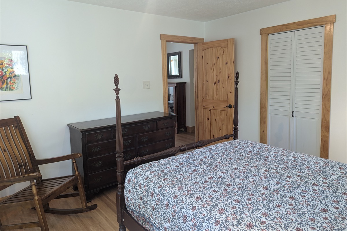 Second Bedroom - Queen - dresser and small closet