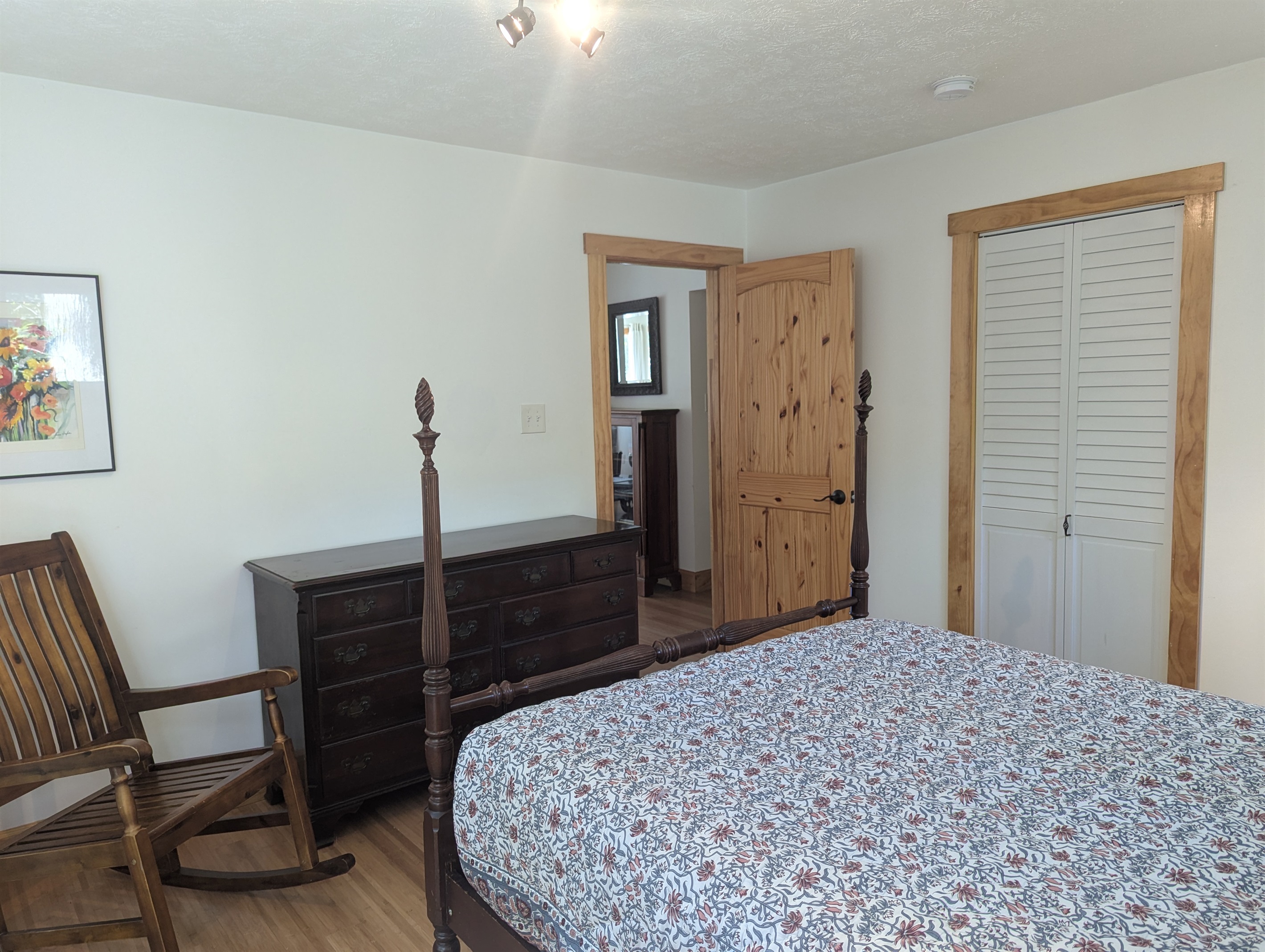Second Bedroom - Queen - dresser and small closet