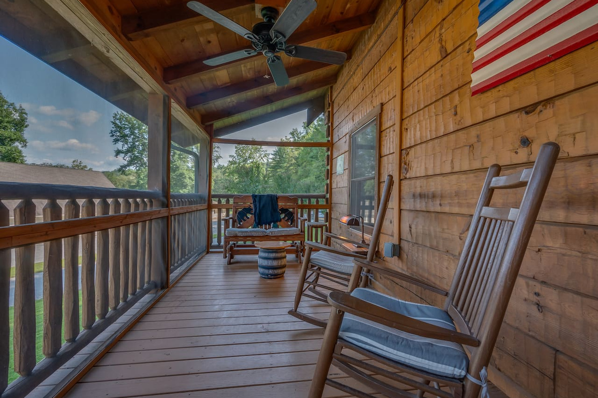 Front porch screened area for relaxing 