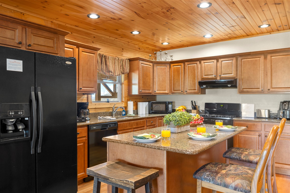 Dining Room: Enjoy breathtaking mountain views while savoring delicious breakfast spreads!