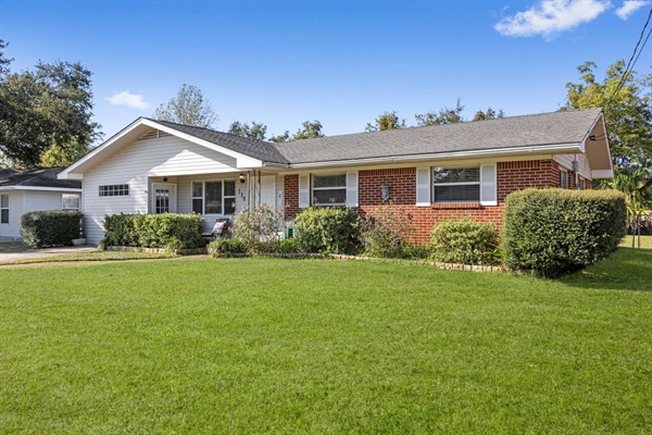 Great House Close to Downtown and the Beach!