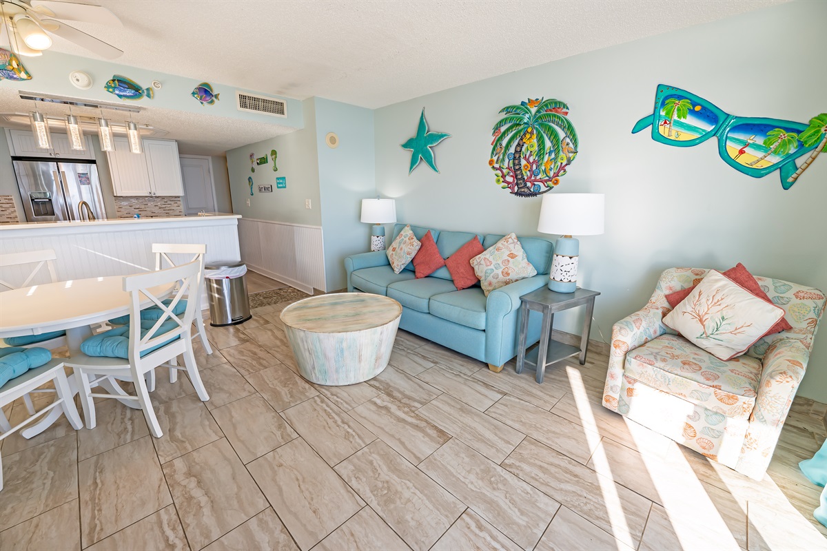 Living Room with Stunning Views🌊☀️