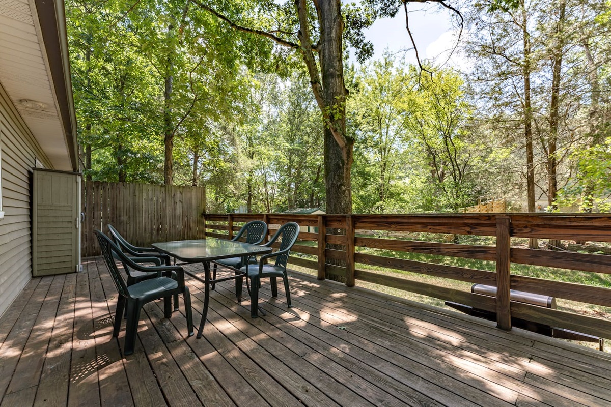 The eating area on the back deck overlooks the small creek. 