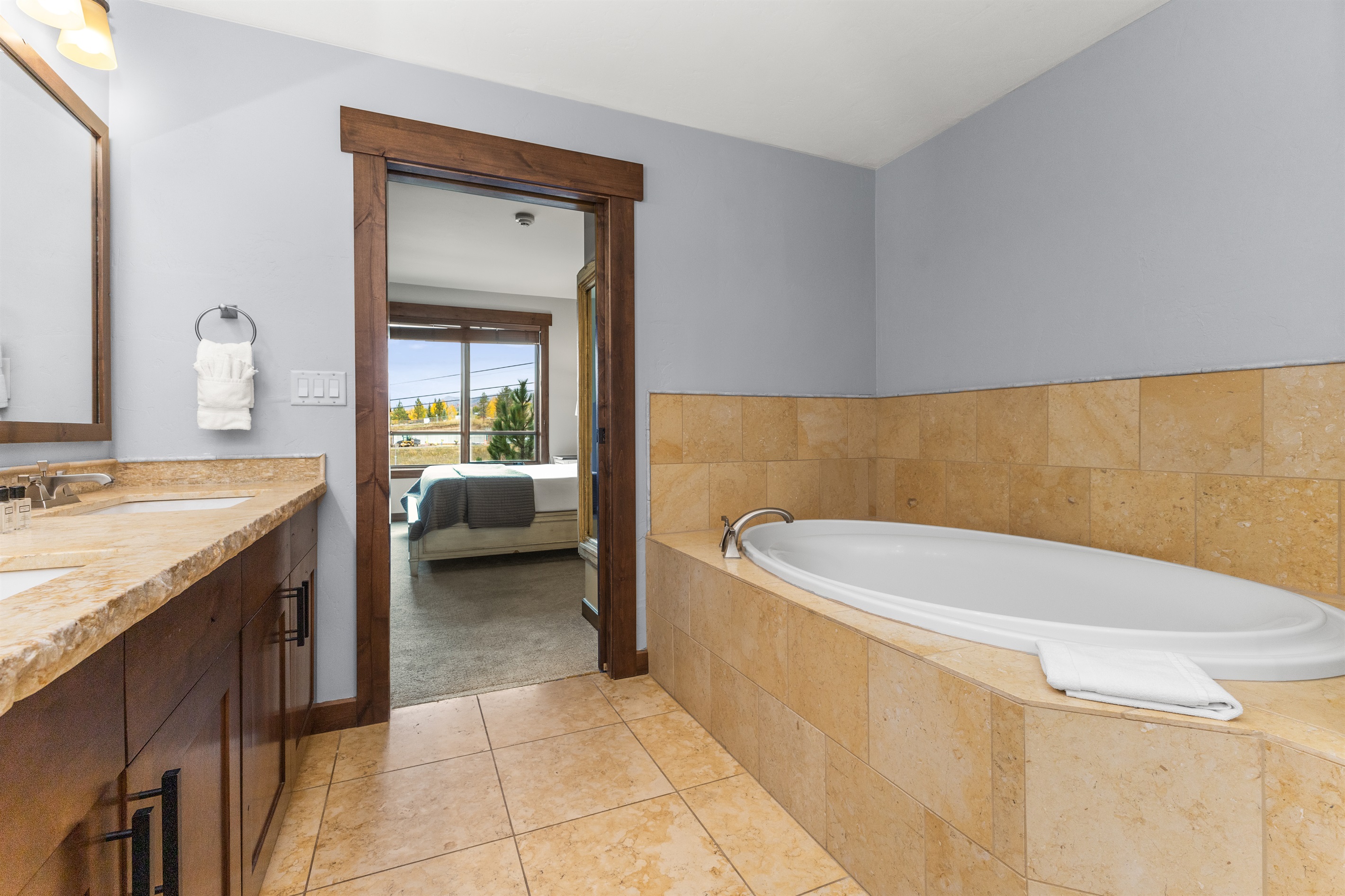 Ensuite Bathroom 1 | Tub