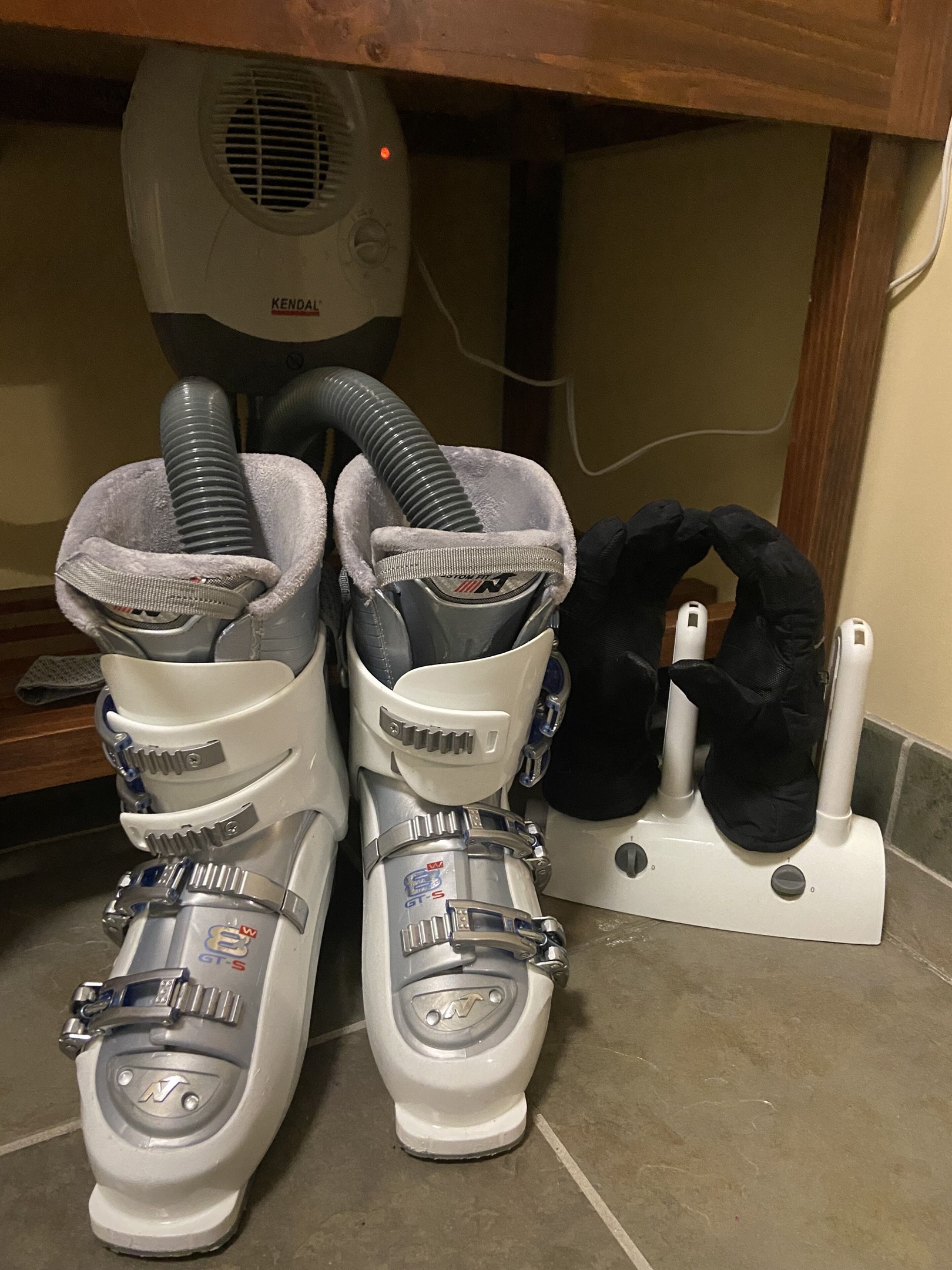 Boot & glove dryer in the 2nd bathroom to keep your toes & fingers dry & warm!