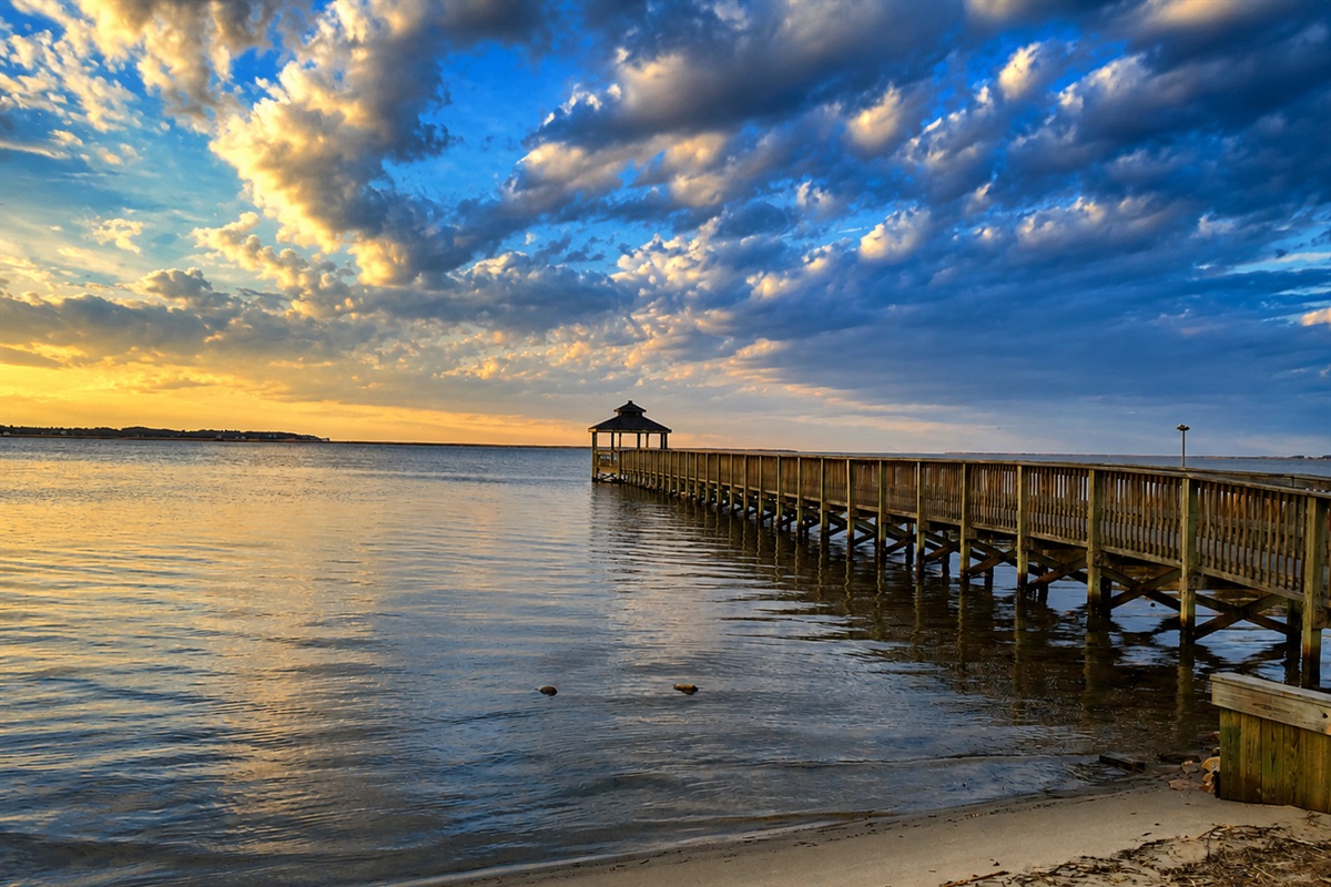 Captain's Cabin OBX — soundside fishing pier