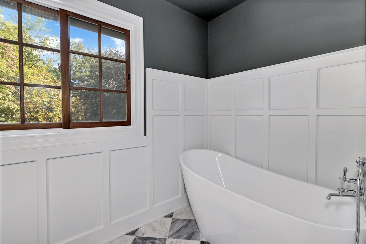 Primary Ensuite - Soaking Tub and Shower