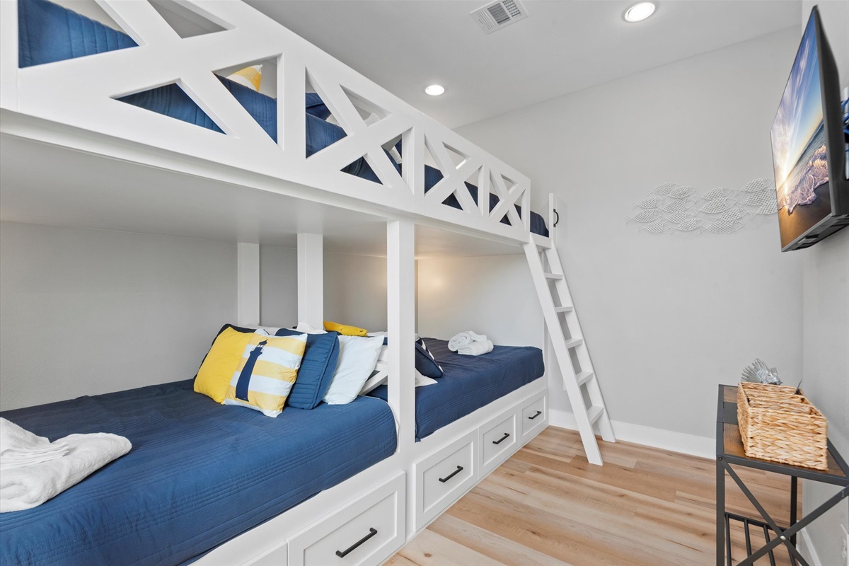 59005d297404455f9b4a72756dd1227d Large | Beachhouse | Texas | TX | Vacation Homes | Galveston | Crystal Beach | Kokomo | Breezy Days | Beachfront Elegance | Sunrise Serenity | Southern Sands Property Management, LLC