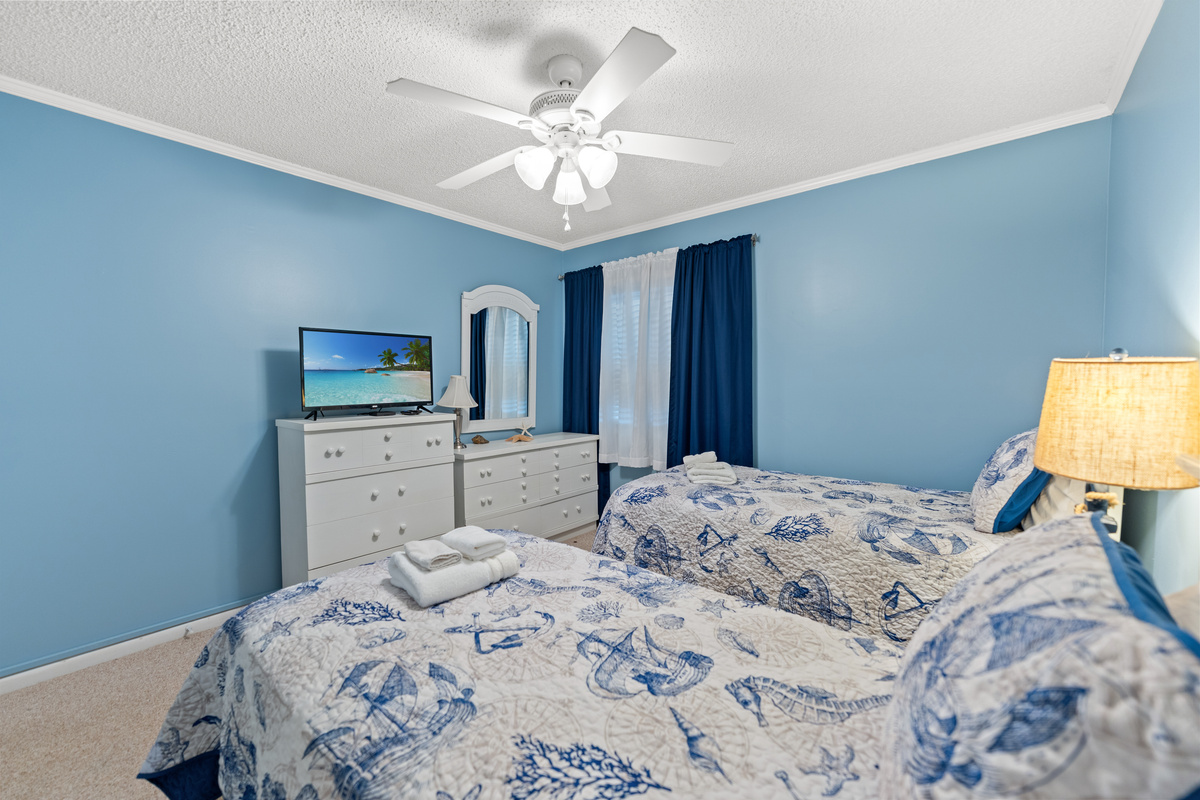 3rd Bedroom - Twins and TV