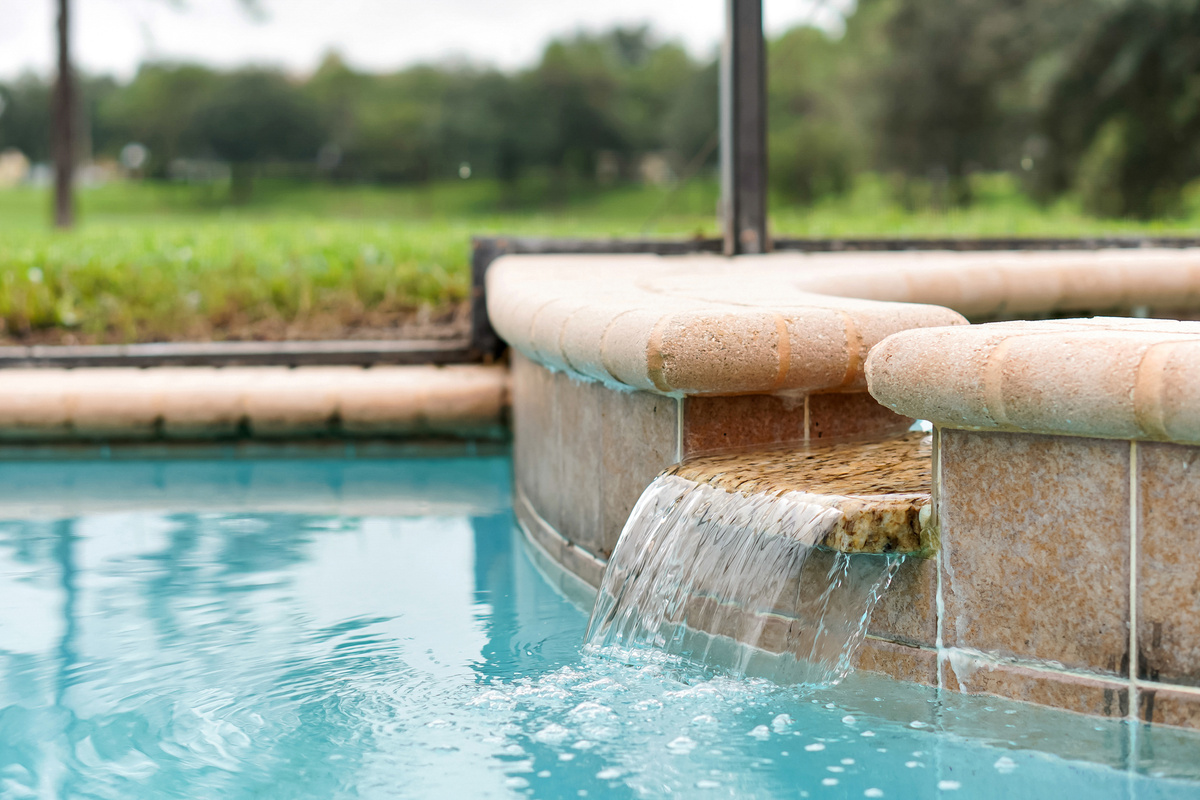 Spillover spa into pool