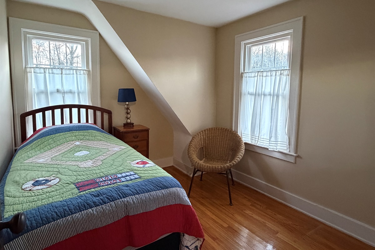 2nd floor Twin bedroom