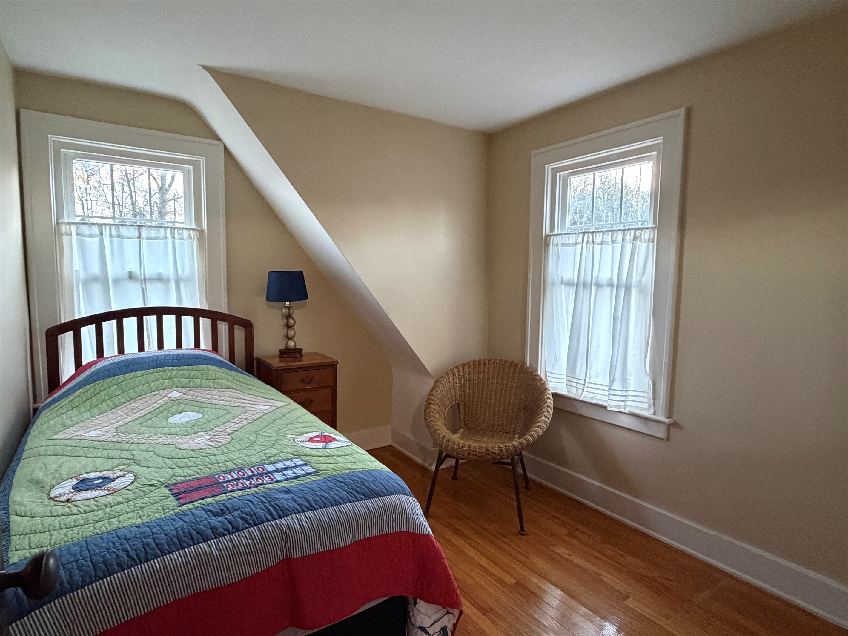 2nd floor Twin bedroom