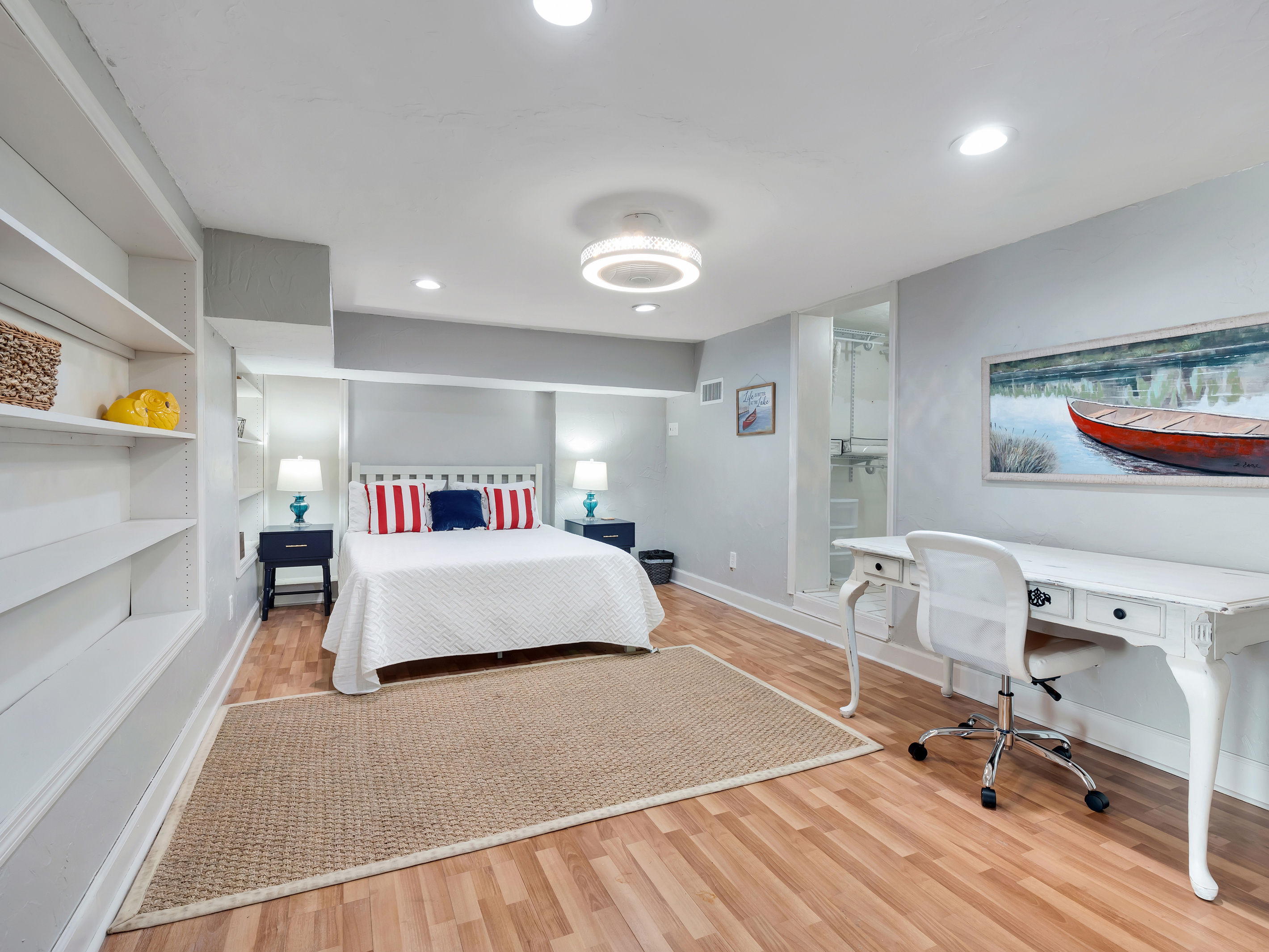 Lower portion bedroom, queen bed, walk-in closet, desk