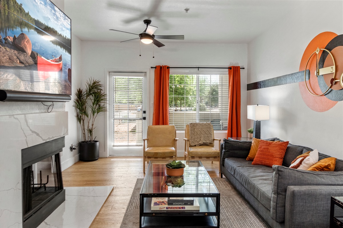 Modern and cozy living room featuring a comfortable sofa, Roku smart TV, and high-speed WiFi—perfect for relaxing, streaming your favorite shows, or enjoying movie nights during your stay.