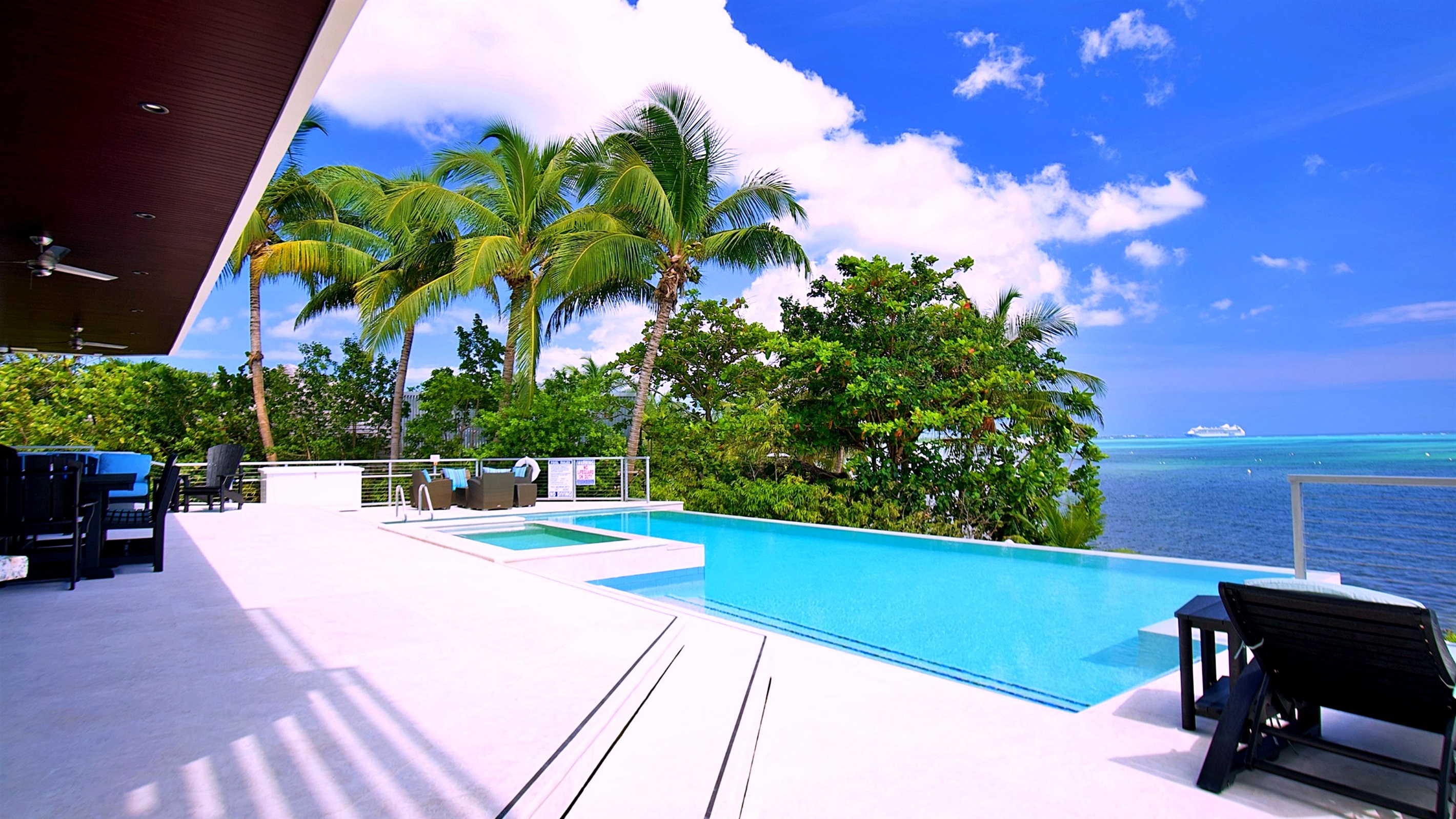 Panoramic Pool — Sunlit Serenity Over the Ocean