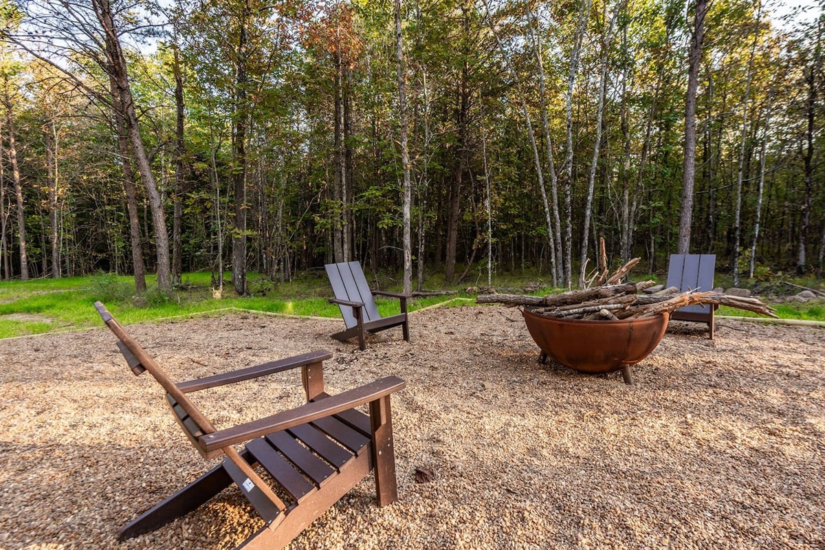Outdoor Fire Pit and Sitting Area