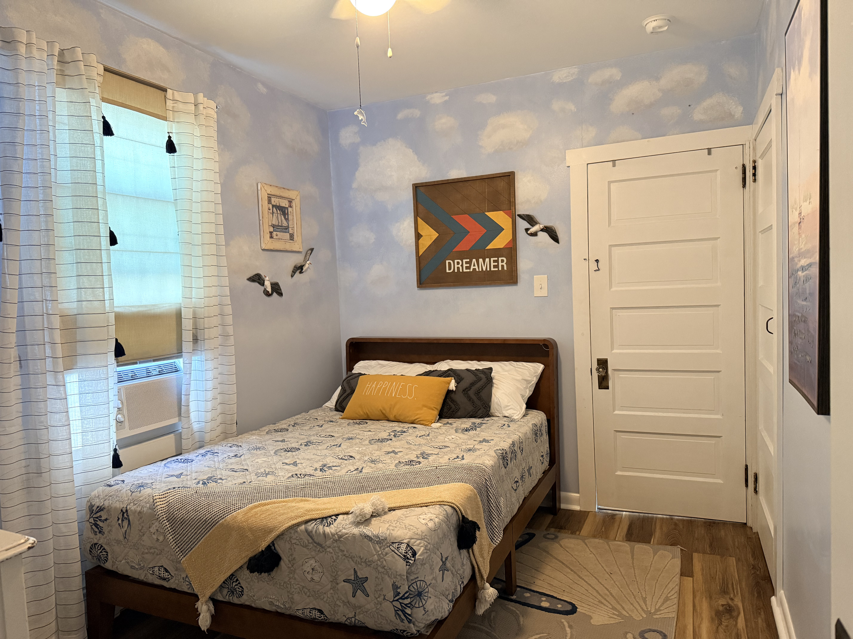 1st Floor Middle Bedroom