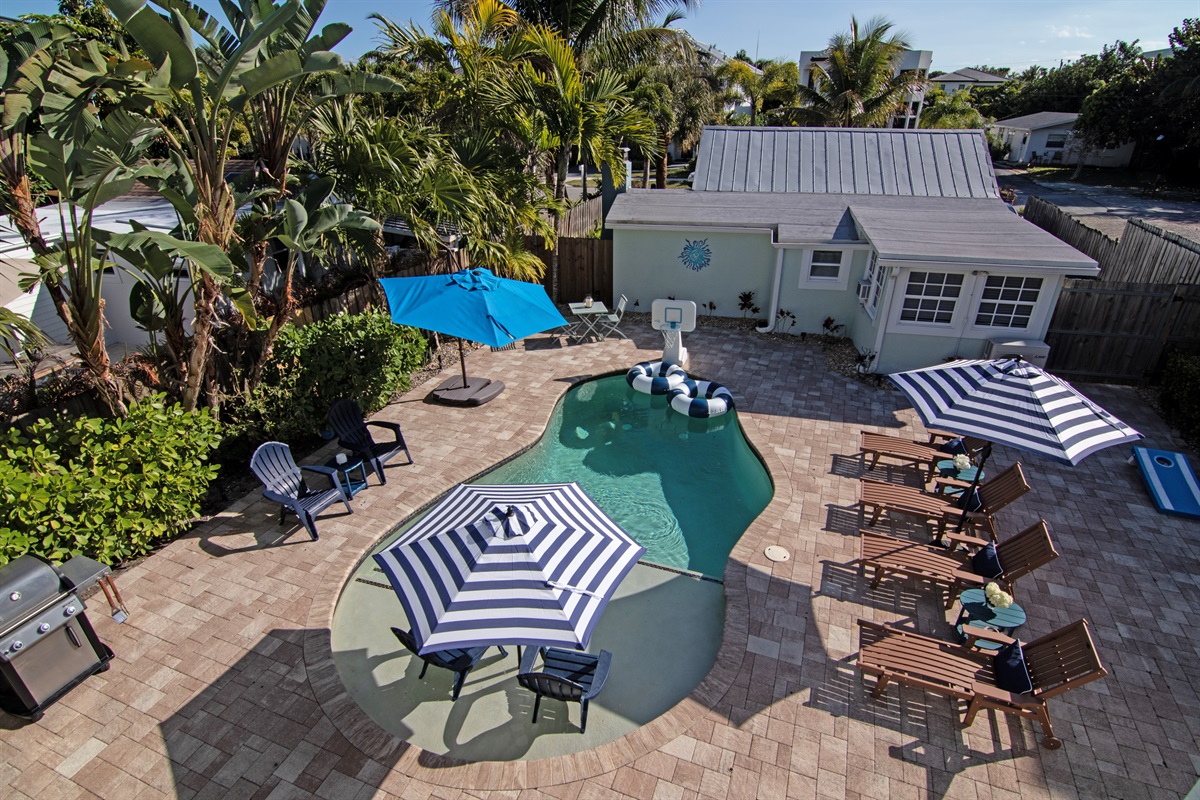 Expansive, tropical courtyard pool area with options for lots of sun or shade