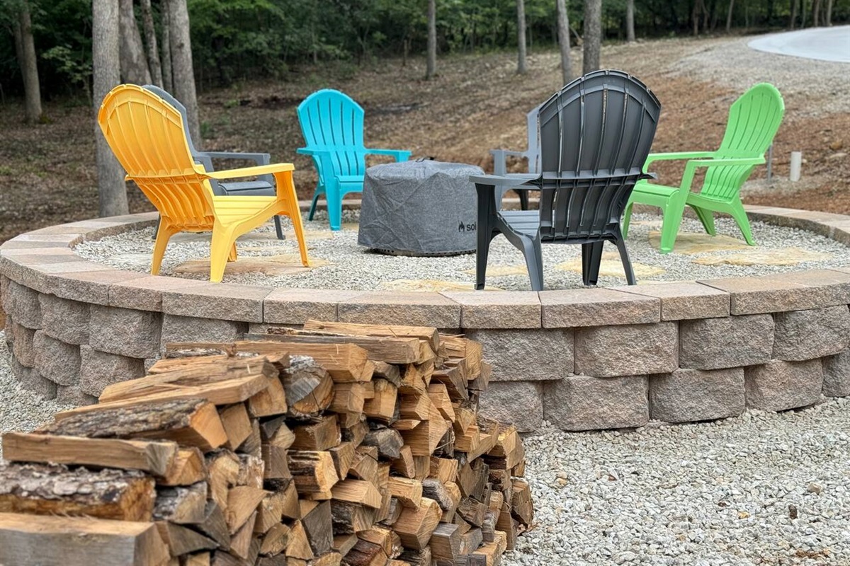 Spend great evenings around the smokeless fire pit. 