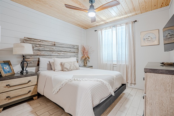 Third bedroom with queen and smart TV