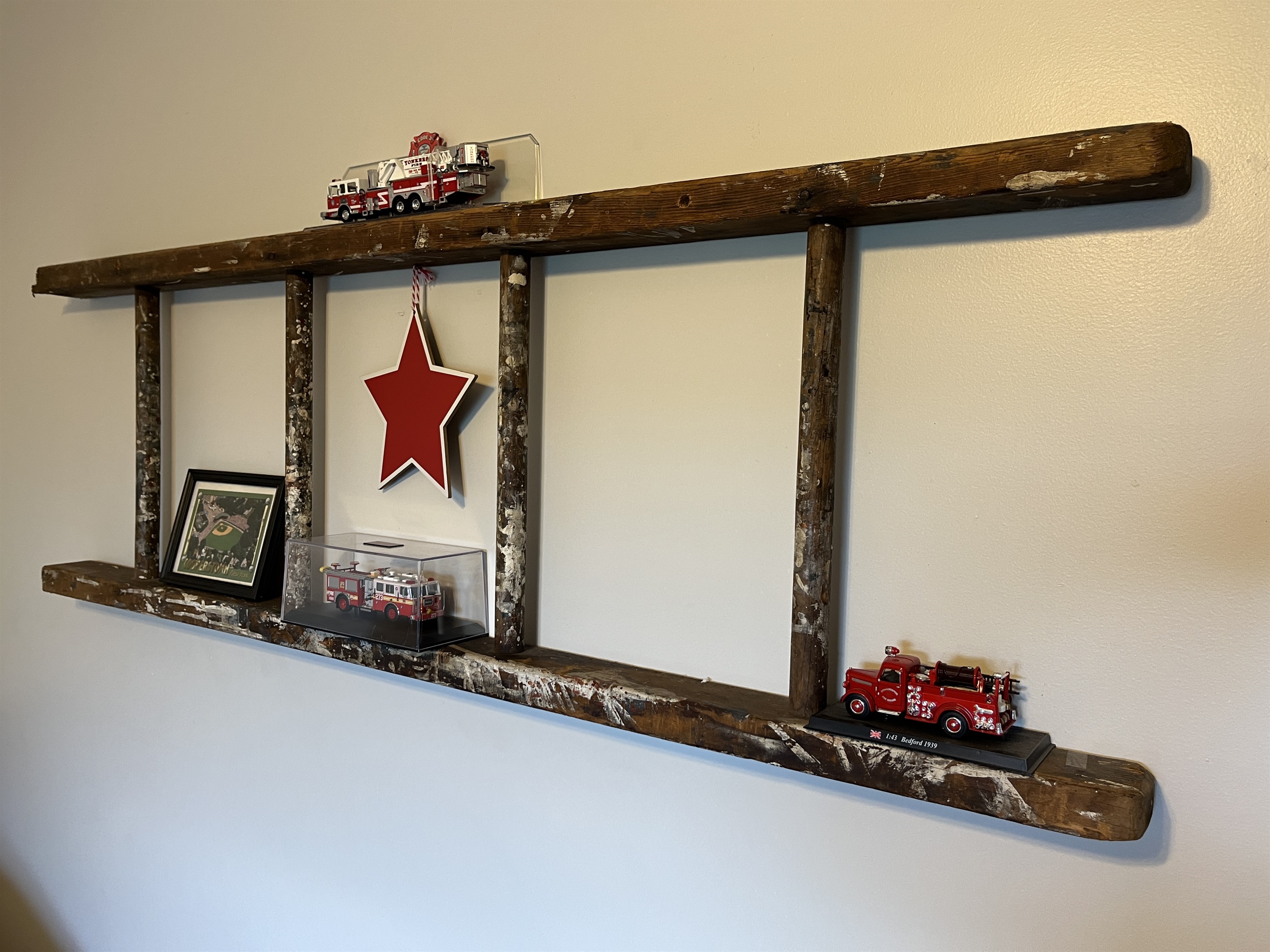 Twin bedroom decor