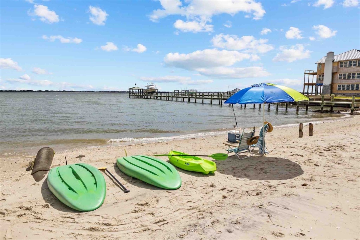 2 paddle boards and 1 child size kayak are provided.