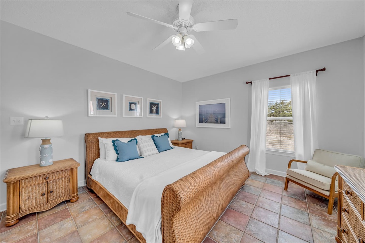 Master bedroom, king bed, 4k tv, en-suite bathroom