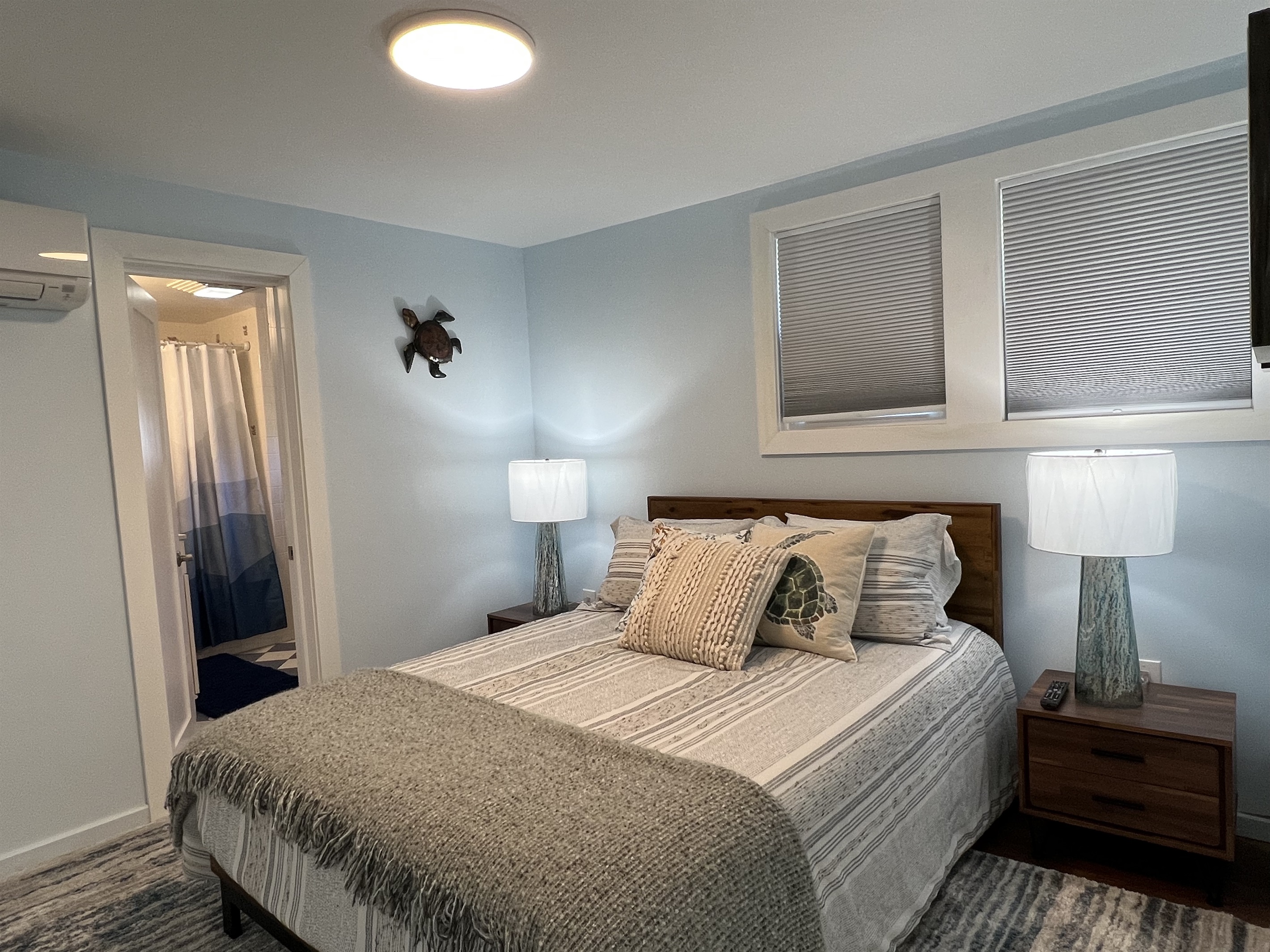 1st floor Queen w/ ensuite