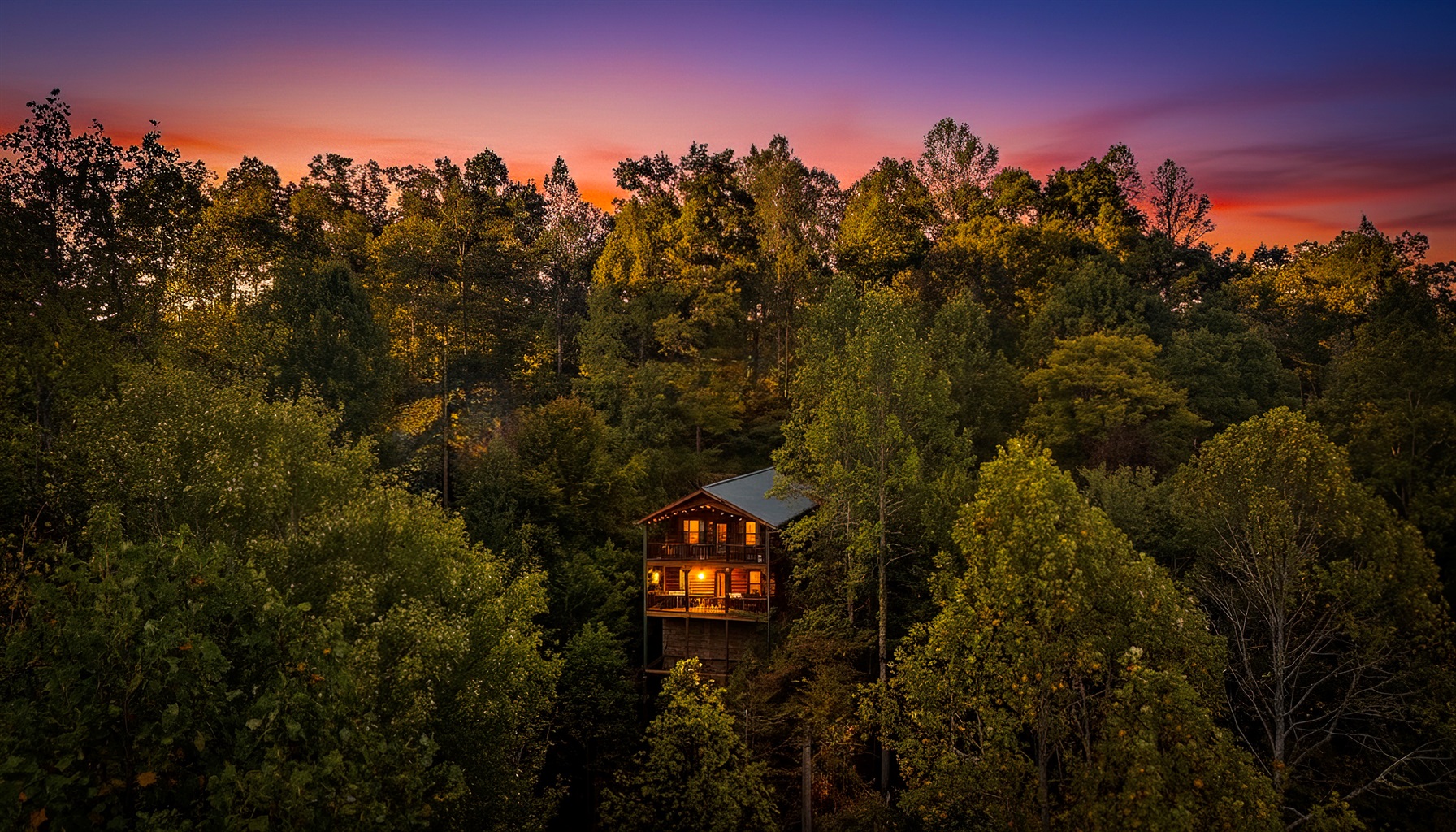 Nestled in the Arts and Craft District just 1 minute from the main road while still feeling very secluded and quiet. Its the perfect storm of in close to everything Downtown and yet Away from it all