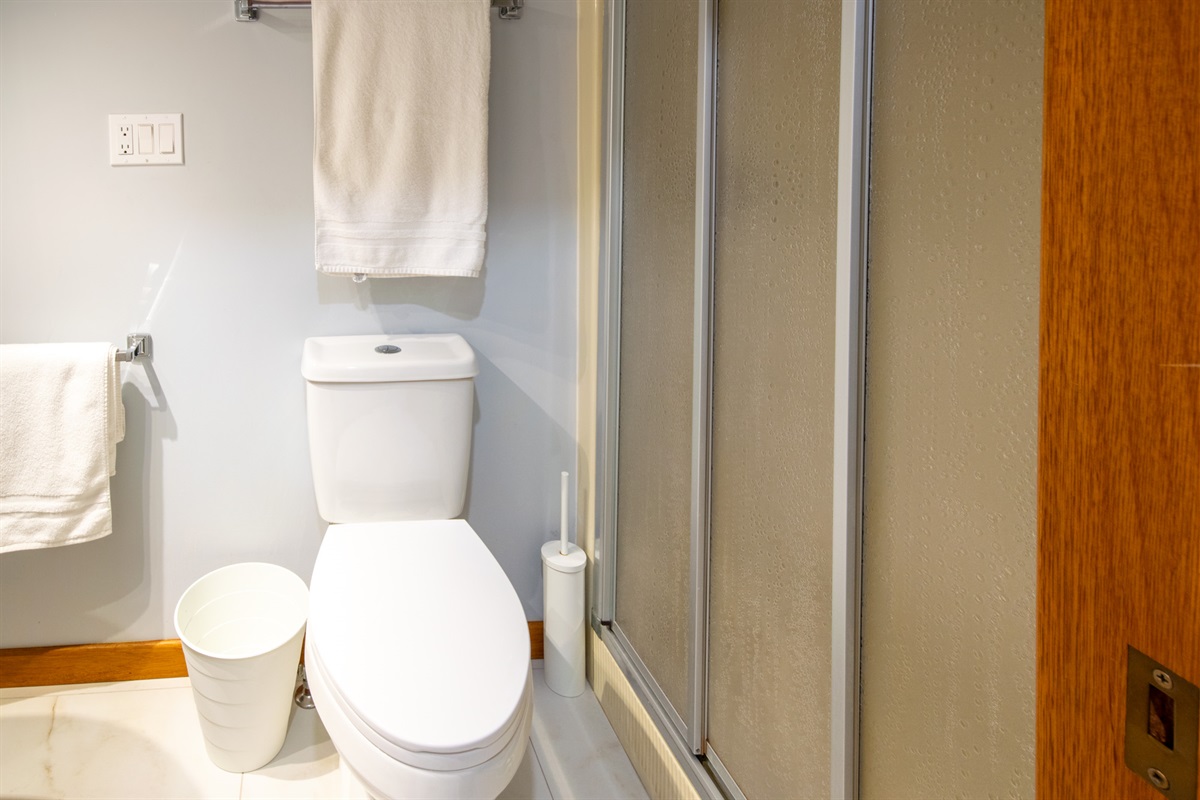 59518f2e81294ae7a882d7740a880b94 Large