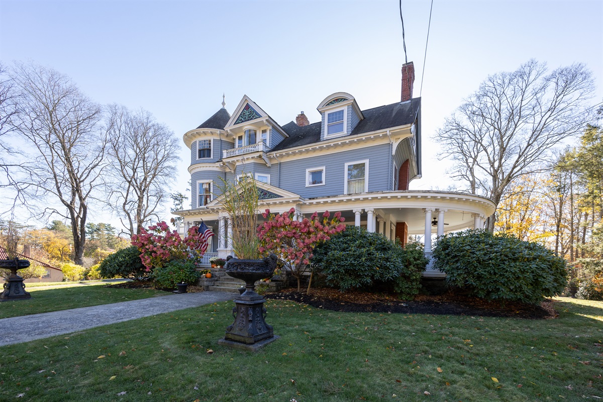 Enjoy the green lawn and peaceful surroundings from this side view of the home.