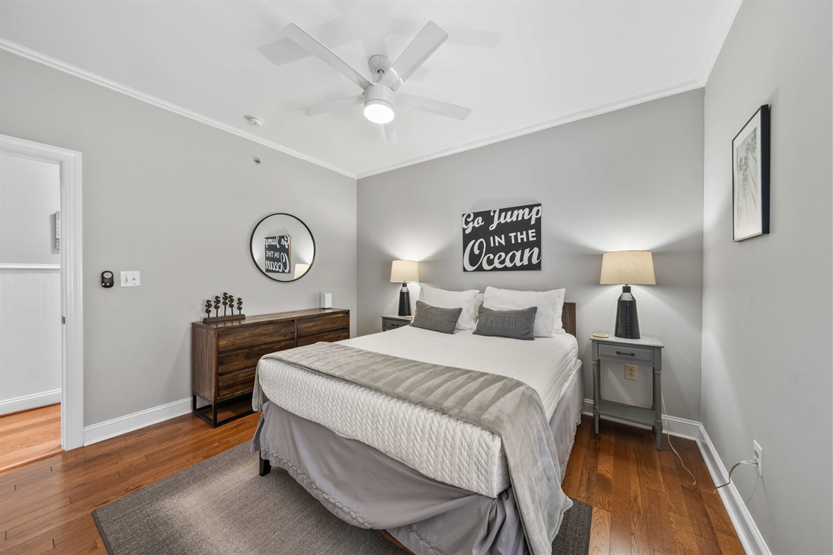 Bedroom 3: Queen bed, shares jack n jill bathroom  | Morning Sunrise | 302 Oceanview | 1116 Ocean Blvd, Isle of Palms, SC | IOP Escapes