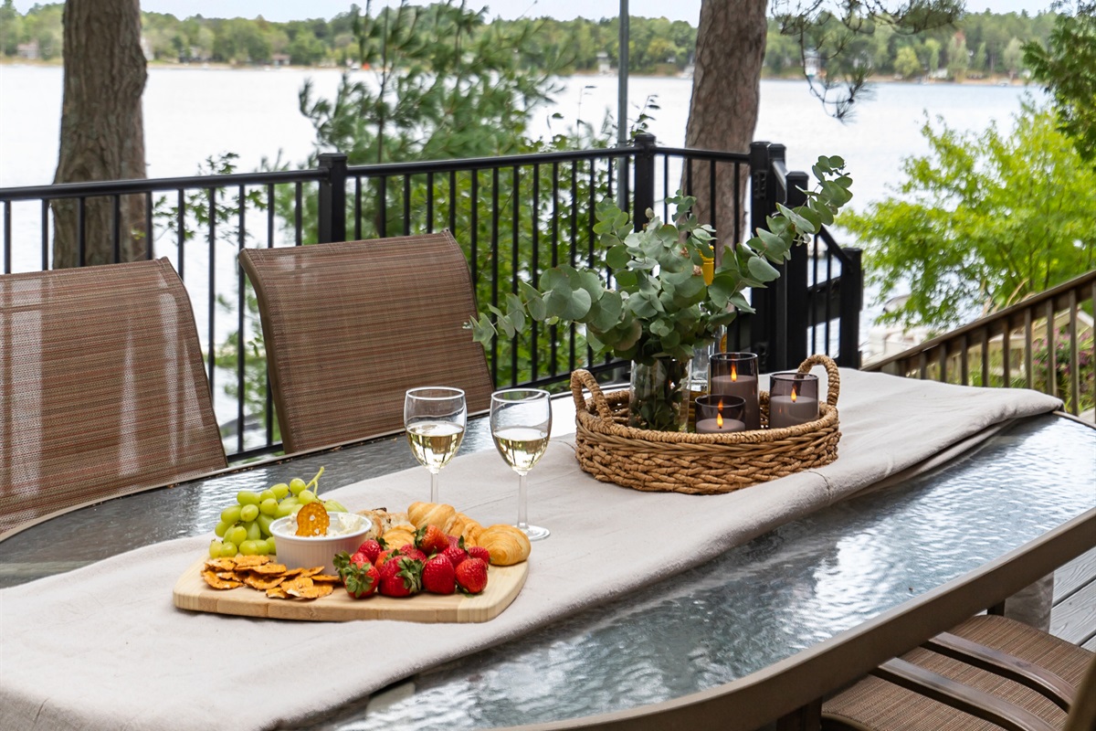 Dine al fresco on the deck—whether it’s morning coffee, a casual lunch, or dinner under the stars.